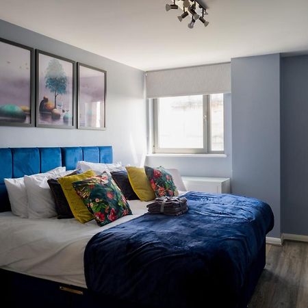 Pahuna Ghar Birmigham City 2 Bedroom Apartment- Short To Mid Term Let-Free Secure Parking Birmingham Bagian luar foto