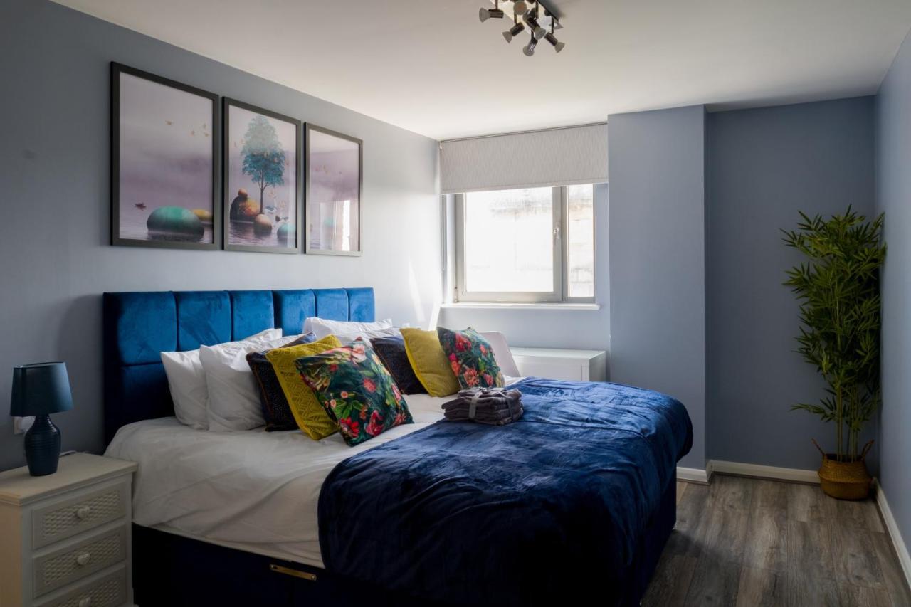 Pahuna Ghar Birmigham City 2 Bedroom Apartment- Short To Mid Term Let-Free Secure Parking Birmingham Bagian luar foto