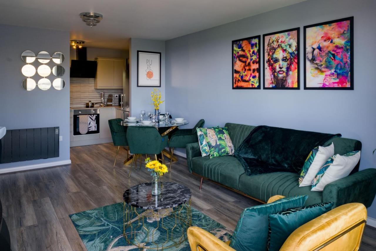 Pahuna Ghar Birmigham City 2 Bedroom Apartment- Short To Mid Term Let-Free Secure Parking Birmingham Bagian luar foto